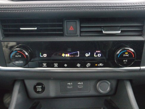 Used 2024 Nissan Rogue SV image 22