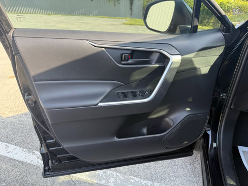 Used 2022 Toyota RAV4 LE image 23