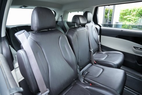 Used 2024 Kia Carnival EX image 23