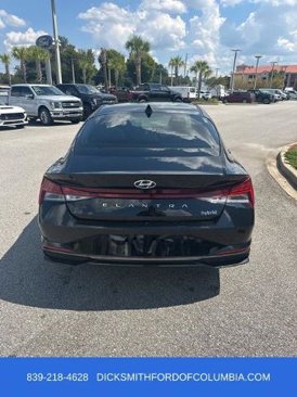 Used 2023 Hyundai Elantra Limited image 4