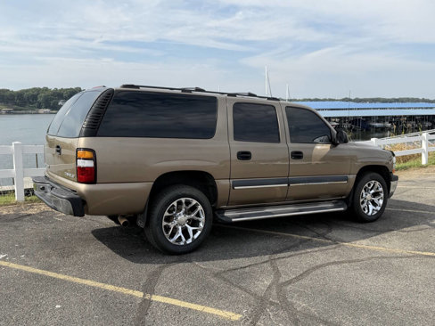 Used 2003 Chevrolet Suburban 2WD image 6