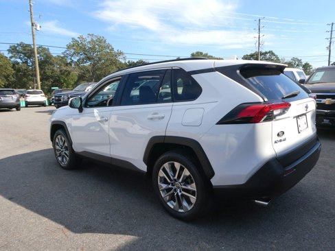 Used 2019 Toyota RAV4 XLE Premium image 8