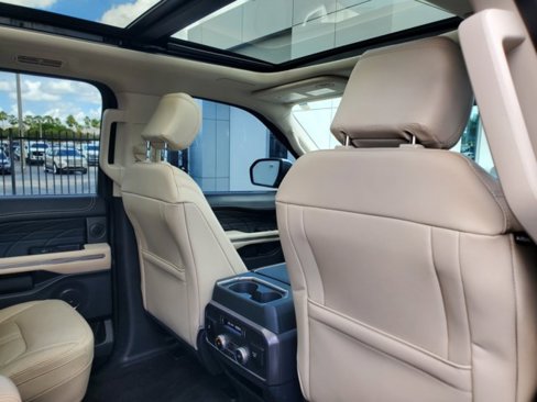 Certified 2022 Ford Expedition Platinum image 32