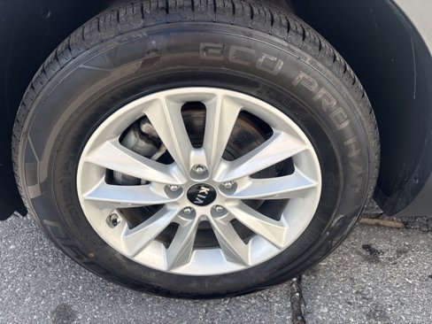 Used 2019 Kia Sorento LX w/ LX Convenience Package image 21