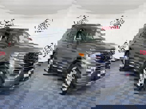 Used 2021 Ford Explorer XLT w/ Equipment Group 202A image 3