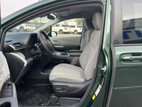 Used 2024 Toyota Sienna LE image 24