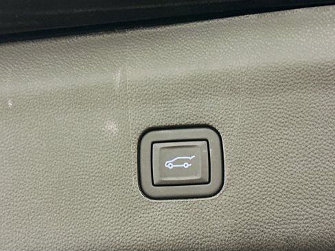 Used 2024 Buick Enclave Premium image 32
