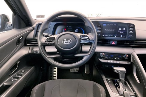 Used 2025 Hyundai Elantra Sport image 4