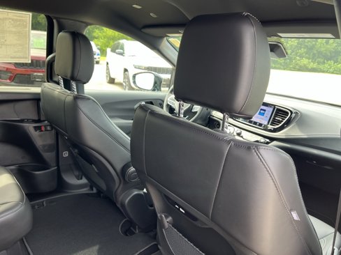 New 2026 Chrysler Pacifica Select image 17