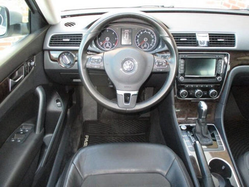 Used 2015 Volkswagen Passat TDI SEL Premium image 18