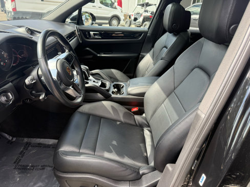 Used 2023 Porsche Cayenne image 9