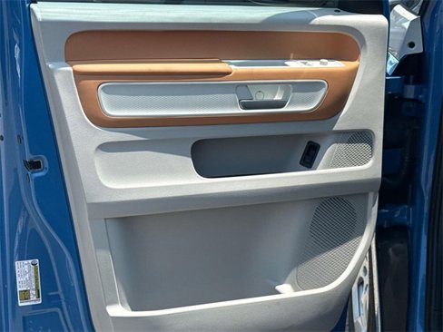 New 2025 Volkswagen ID. Buzz Pro S Plus image 23