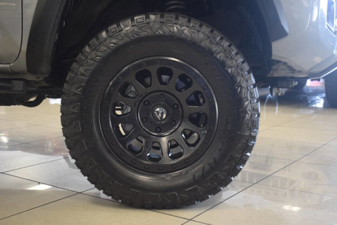 Used 2019 Toyota Tacoma TRD Off-Road image 12