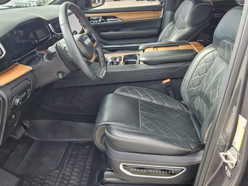 Used 2023 Jeep Grand Wagoneer Series III image 9