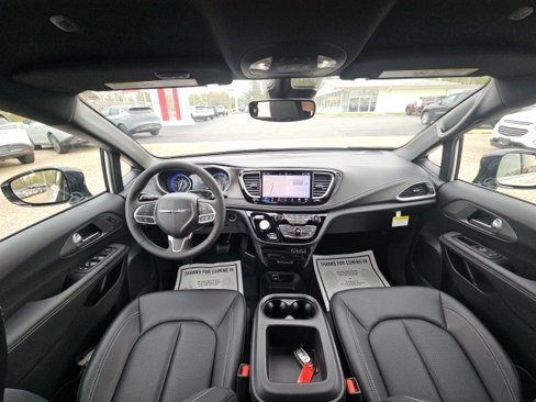 New 2025 Chrysler Pacifica Select w/ Uconnect Theater Family Group image 28