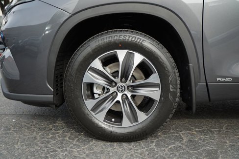 New 2025 Toyota Highlander XLE image 15