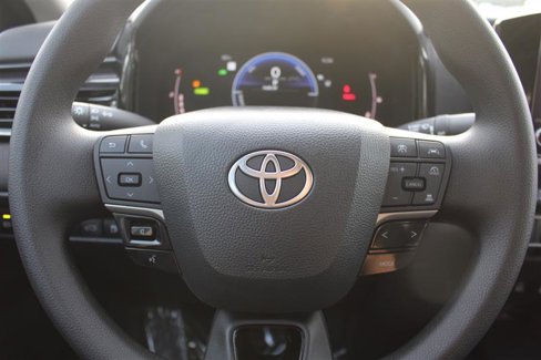 Used 2025 Toyota Camry LE image 15