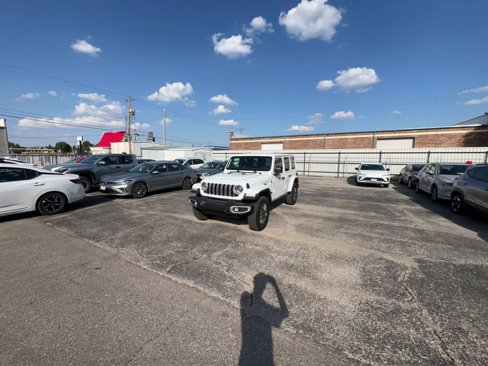 Used 2025 Jeep Wrangler Sahara image 16