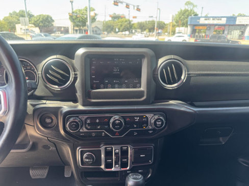 Used 2018 Jeep Wrangler Unlimited Sahara w/ Cold Weather Group image 43