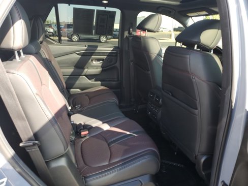 Certified 2025 Honda Pilot Black Edition image 32
