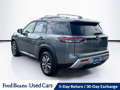 Used 2024 Nissan Pathfinder SL w/ Black Appearance Package image 5