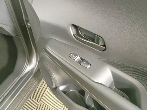 New 2025 Nissan Kicks Play S image 37