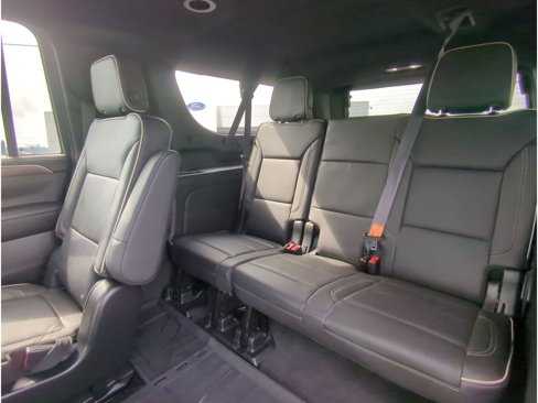 Used 2024 Chevrolet Suburban Premier image 29