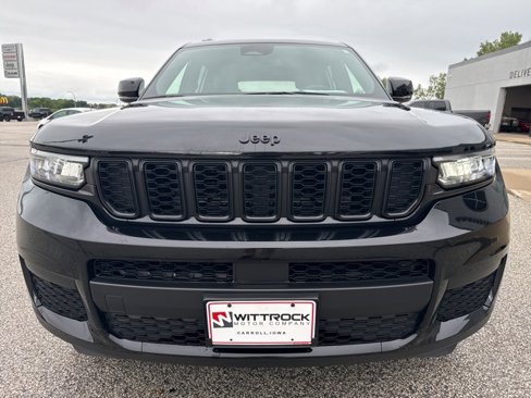 Used 2023 Jeep Grand Cherokee L Laredo image 3
