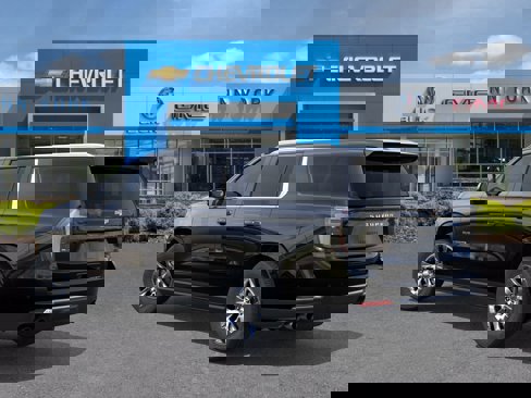 New 2026 Chevrolet Suburban Premier image 3