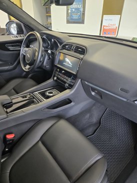 Used 2020 Jaguar F-PACE Premium image 15