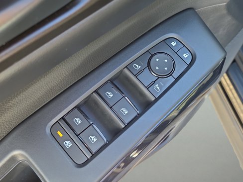 Used 2025 Nissan Pathfinder S image 15