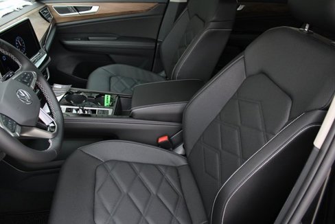 New 2026 Volkswagen Atlas SE image 6