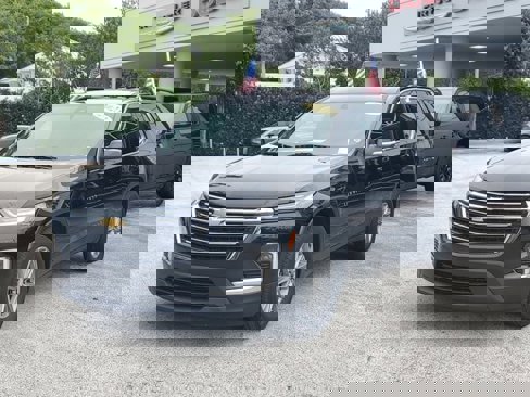 Used 2023 Chevrolet Traverse LT image 3