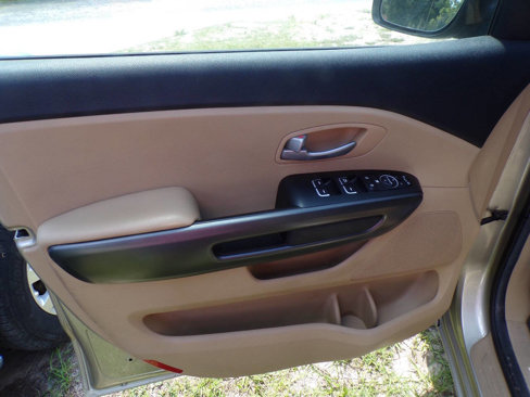 Used 2015 Kia Sedona LX image 16