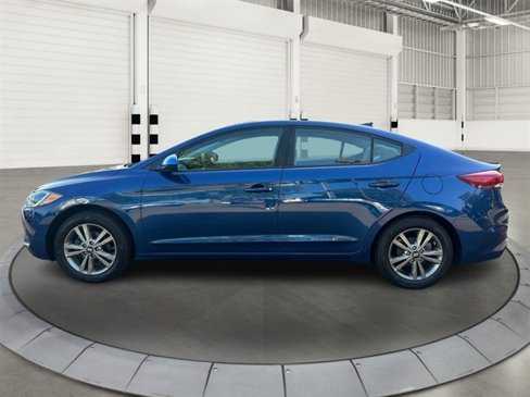 Used 2017 Hyundai Elantra SE image 1