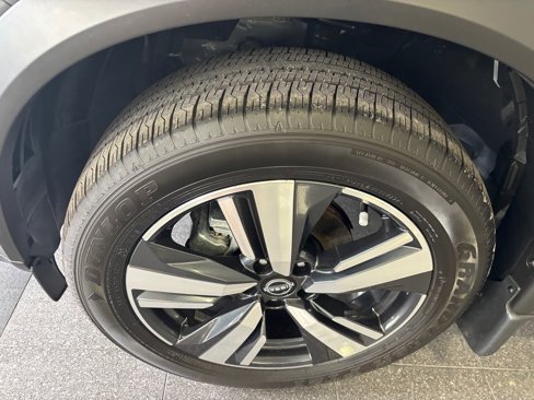Used 2025 Nissan Rogue SL w/ SL Premium Package image 29