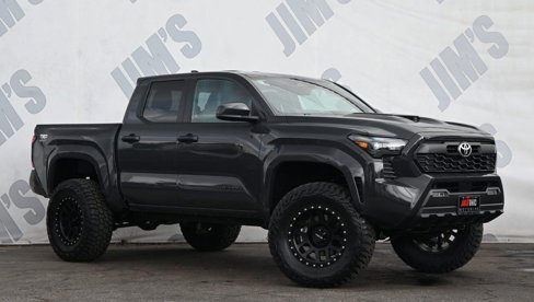Used 2024 Toyota Tacoma TRD Off-Road image 3