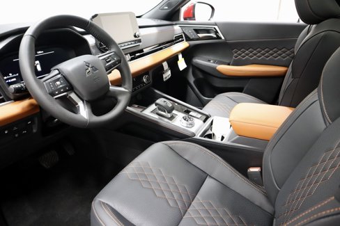 New 2025 Mitsubishi Outlander SEL image 15