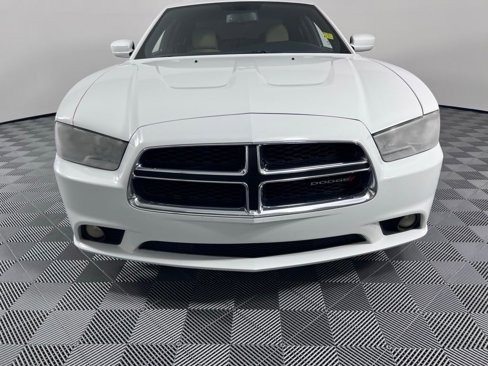 Used 2014 Dodge Charger SE w/ Connectivity Group image 3