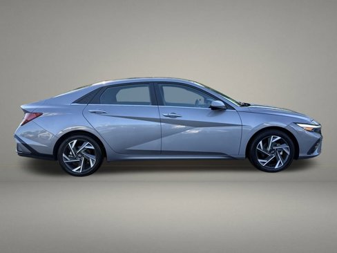 Used 2024 Hyundai Elantra SEL w/ Convenience Package image 6