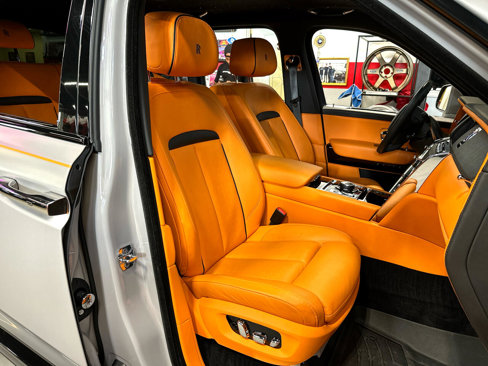 Used 2023 Rolls-Royce Cullinan w/ Dark Exterior Package image 19