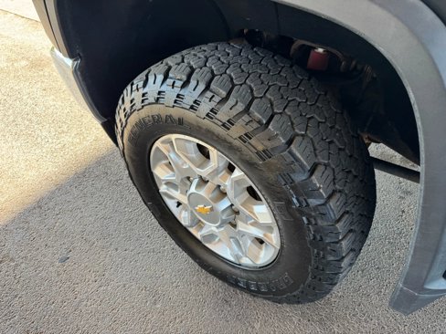Used 2022 Chevrolet Silverado 3500 LTZ w/ LTZ Texas Edition image 33