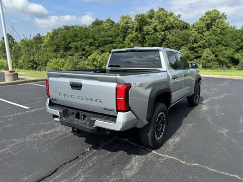 Certified 2025 Toyota Tacoma TRD Off-Road image 3