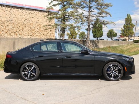 New 2026 BMW 530i xDrive w/ M Sport Package image 4