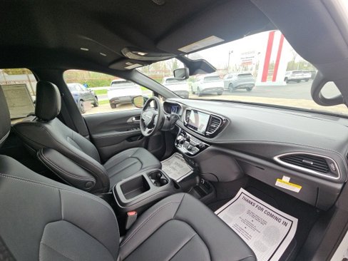 New 2025 Chrysler Pacifica Select w/ Uconnect Theater Family Group image 36