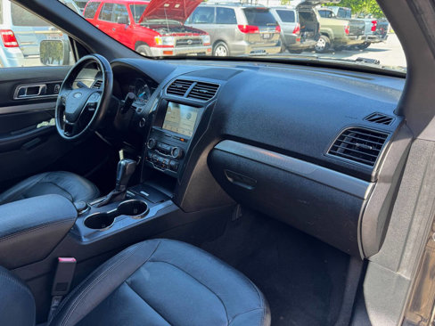 Used 2018 Ford Explorer XLT w/ Equipment Group 202A image 17