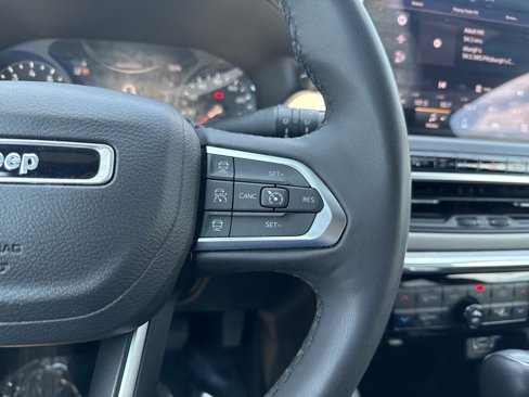 Used 2024 Jeep Compass Limited image 30
