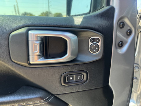 Used 2018 Jeep Wrangler Unlimited Sahara w/ Cold Weather Group image 22