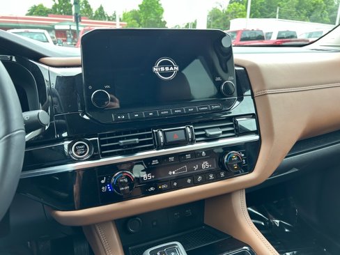 Used 2024 Nissan Pathfinder Platinum w/ Cargo Package image 23