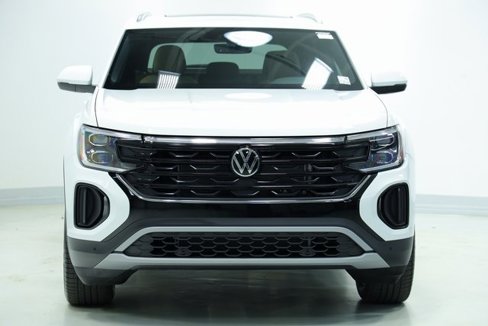 New 2026 Volkswagen Atlas Cross Sport SE image 2